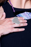 Anillo Corazón de lunares blanco y negro