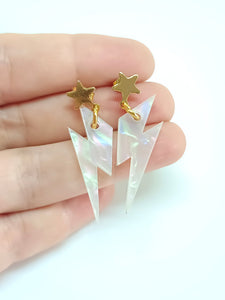 Pearly white rays earrings
