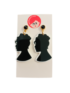 Pendientes Lady Whistledown de Los Bridgerton
