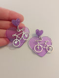 Pendientes Bicicleta y corazón violeta