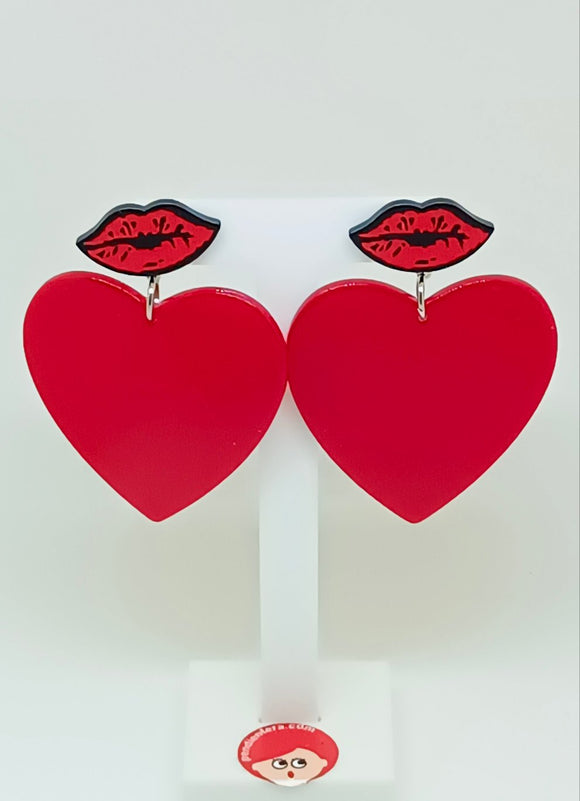 Hearts and kisses earrings